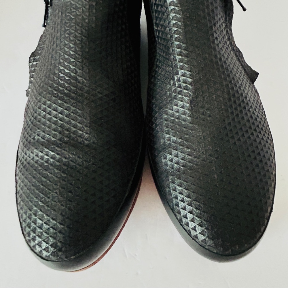 Shoe - Picture 5 of 10